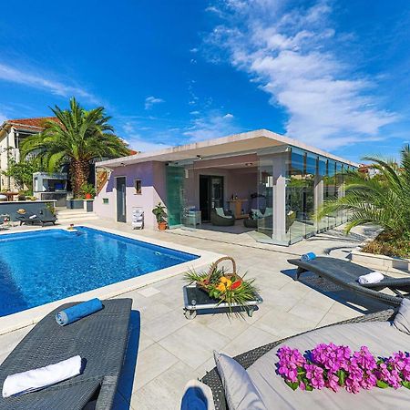 5 Bedroom Cozy Home In Okrug Donji Donji Okrug  Kültér fotó