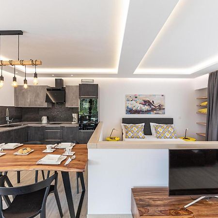 5 Bedroom Cozy Home In Okrug Donji Donji Okrug  Kültér fotó