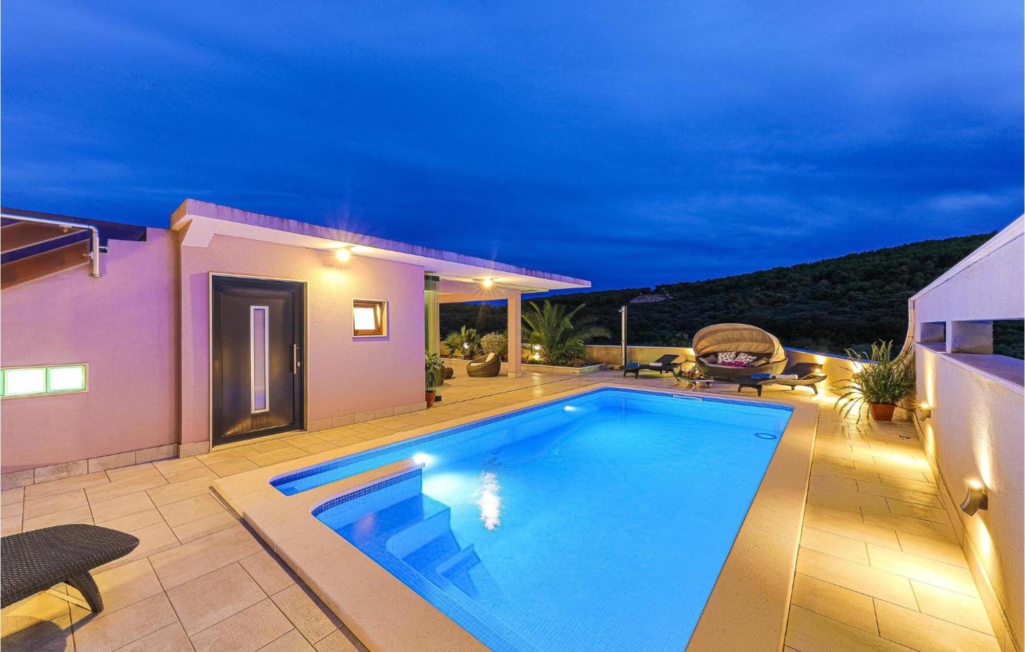 5 Bedroom Cozy Home In Okrug Donji Donji Okrug  Kültér fotó