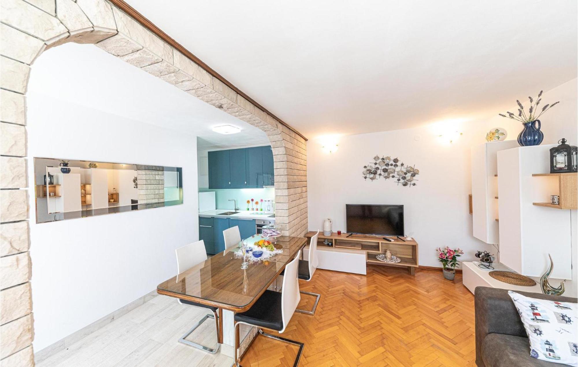 5 Bedroom Cozy Home In Okrug Donji Donji Okrug  Kültér fotó