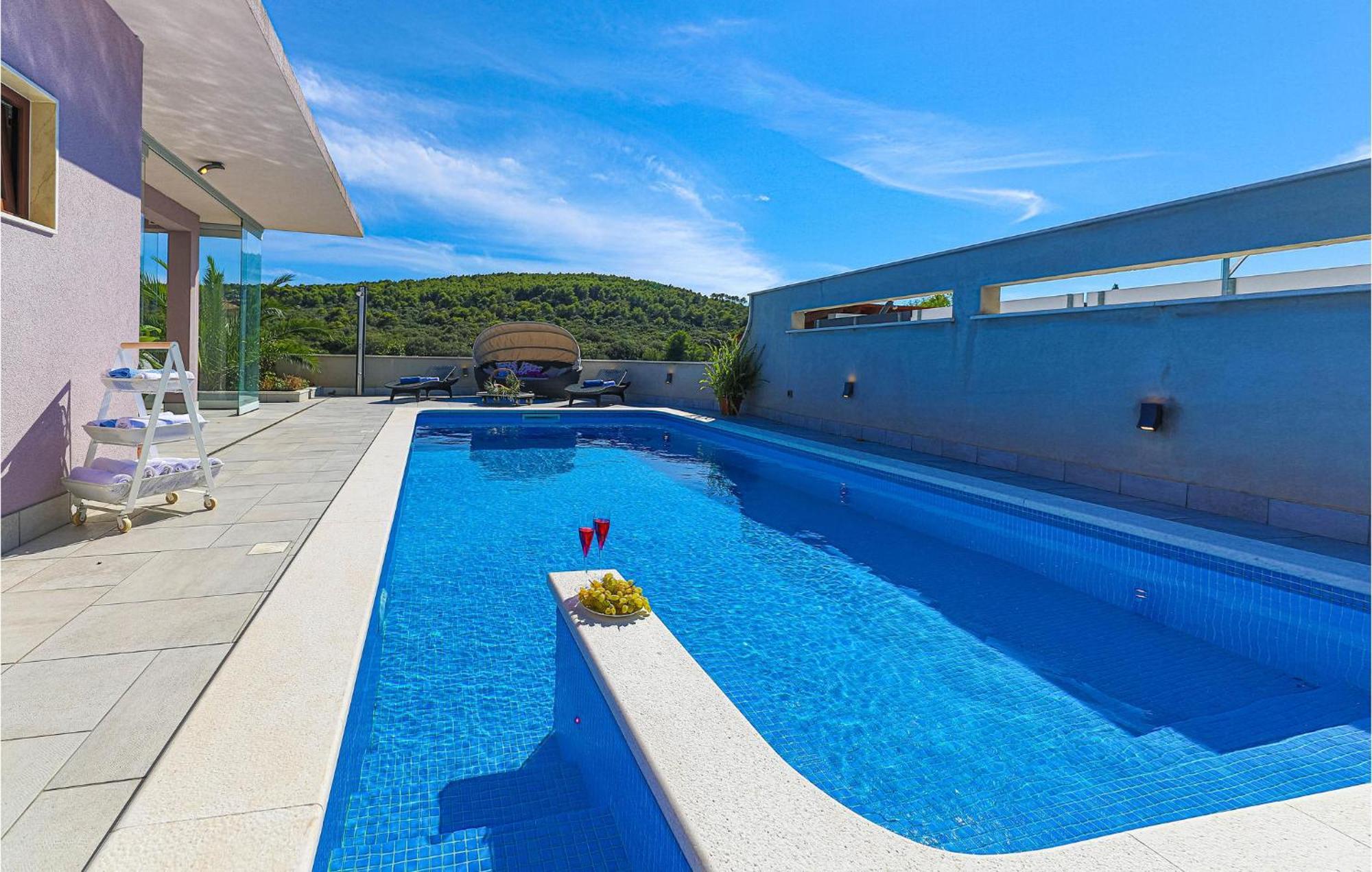 5 Bedroom Cozy Home In Okrug Donji Donji Okrug  Kültér fotó