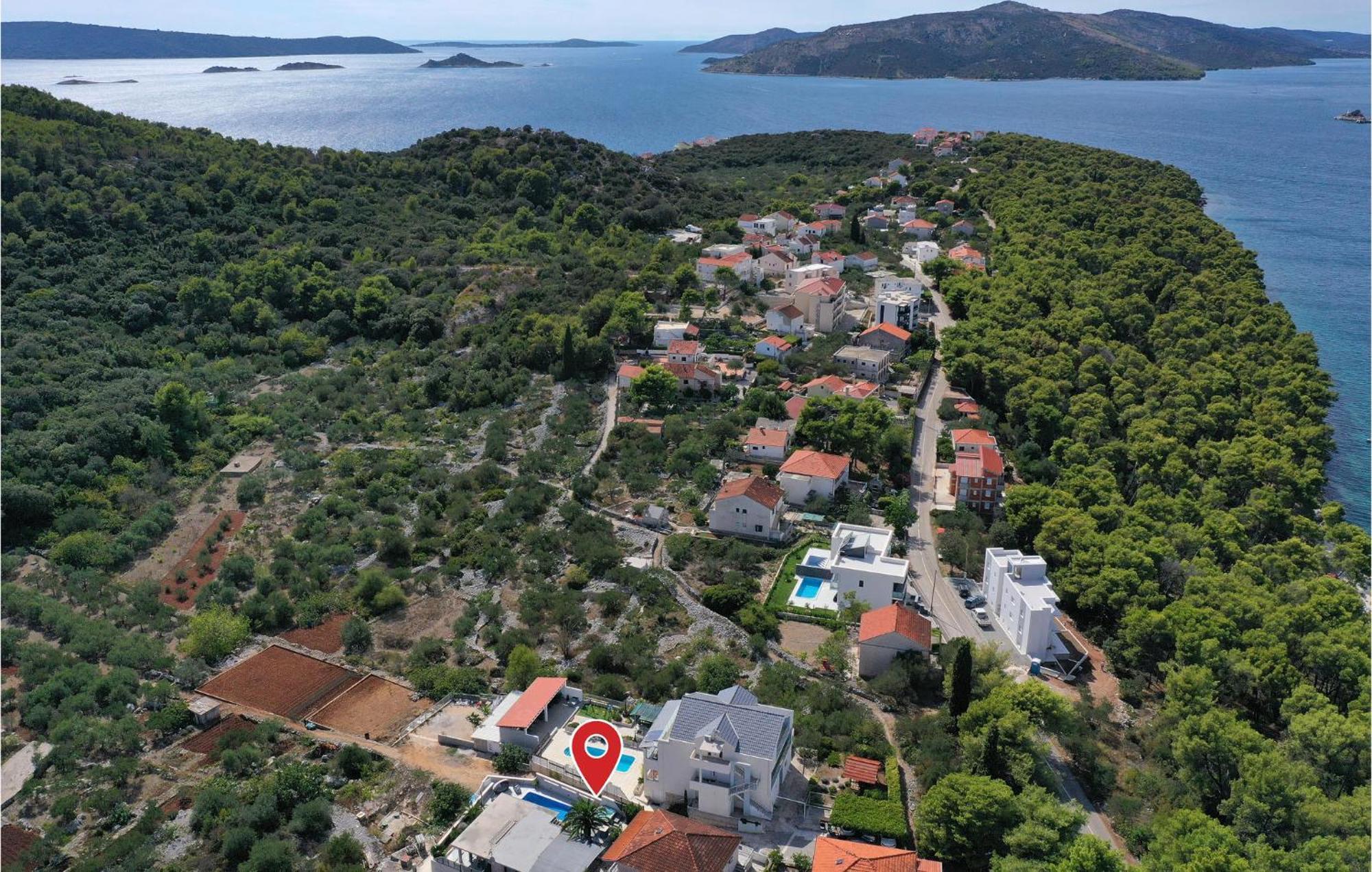 5 Bedroom Cozy Home In Okrug Donji Donji Okrug  Kültér fotó