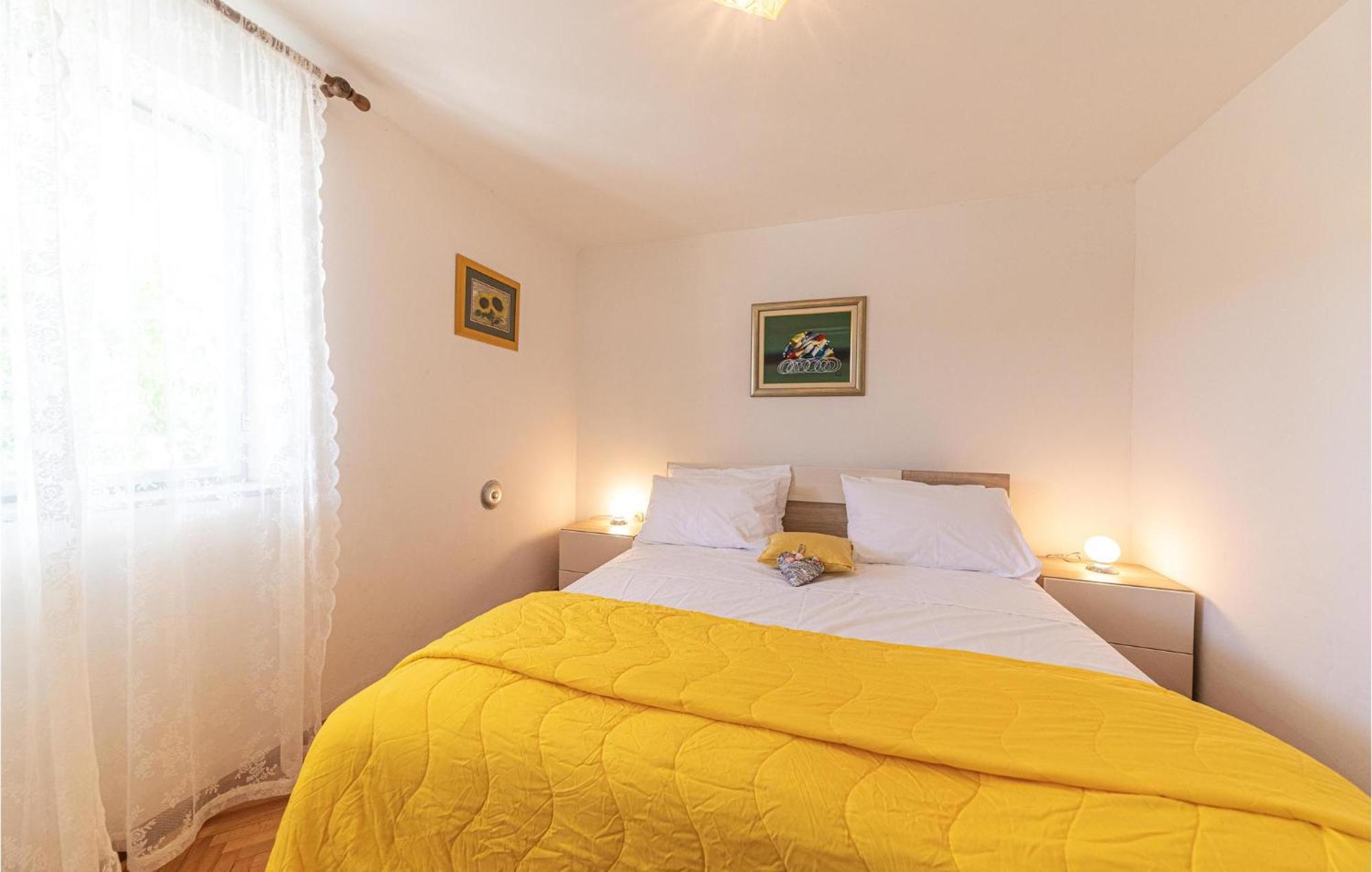 5 Bedroom Cozy Home In Okrug Donji Donji Okrug  Kültér fotó