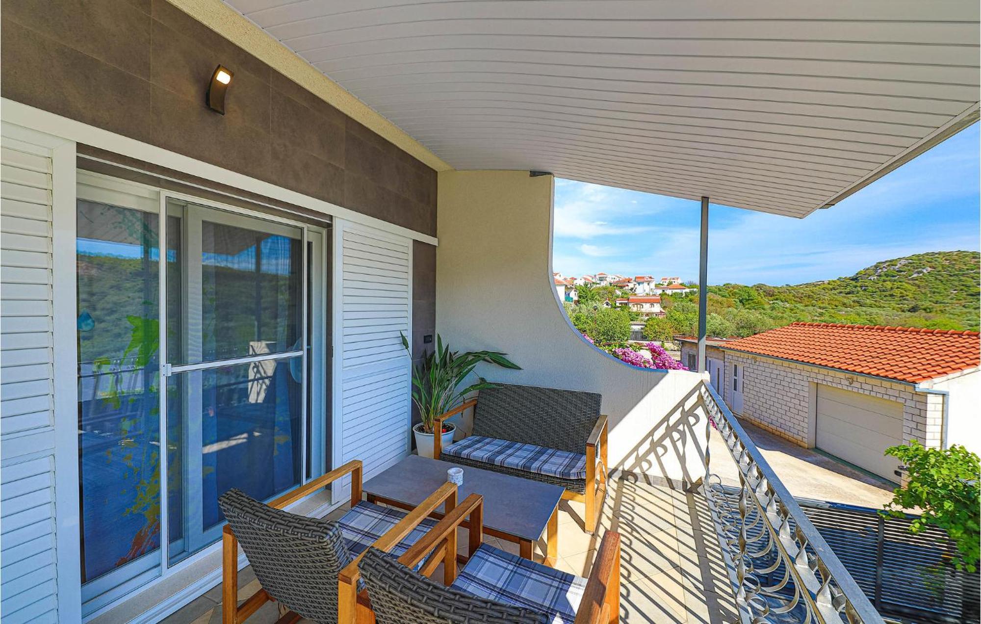 5 Bedroom Cozy Home In Okrug Donji Donji Okrug  Kültér fotó