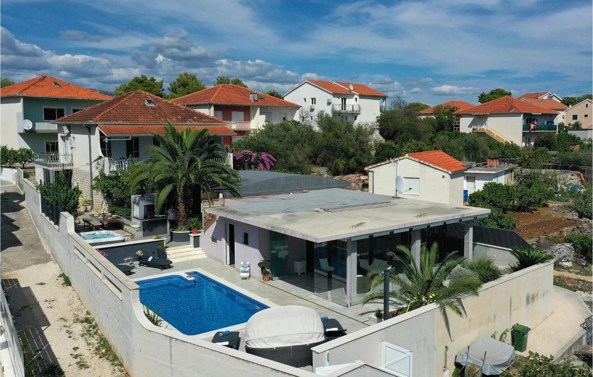 5 Bedroom Cozy Home In Okrug Donji Donji Okrug  Kültér fotó