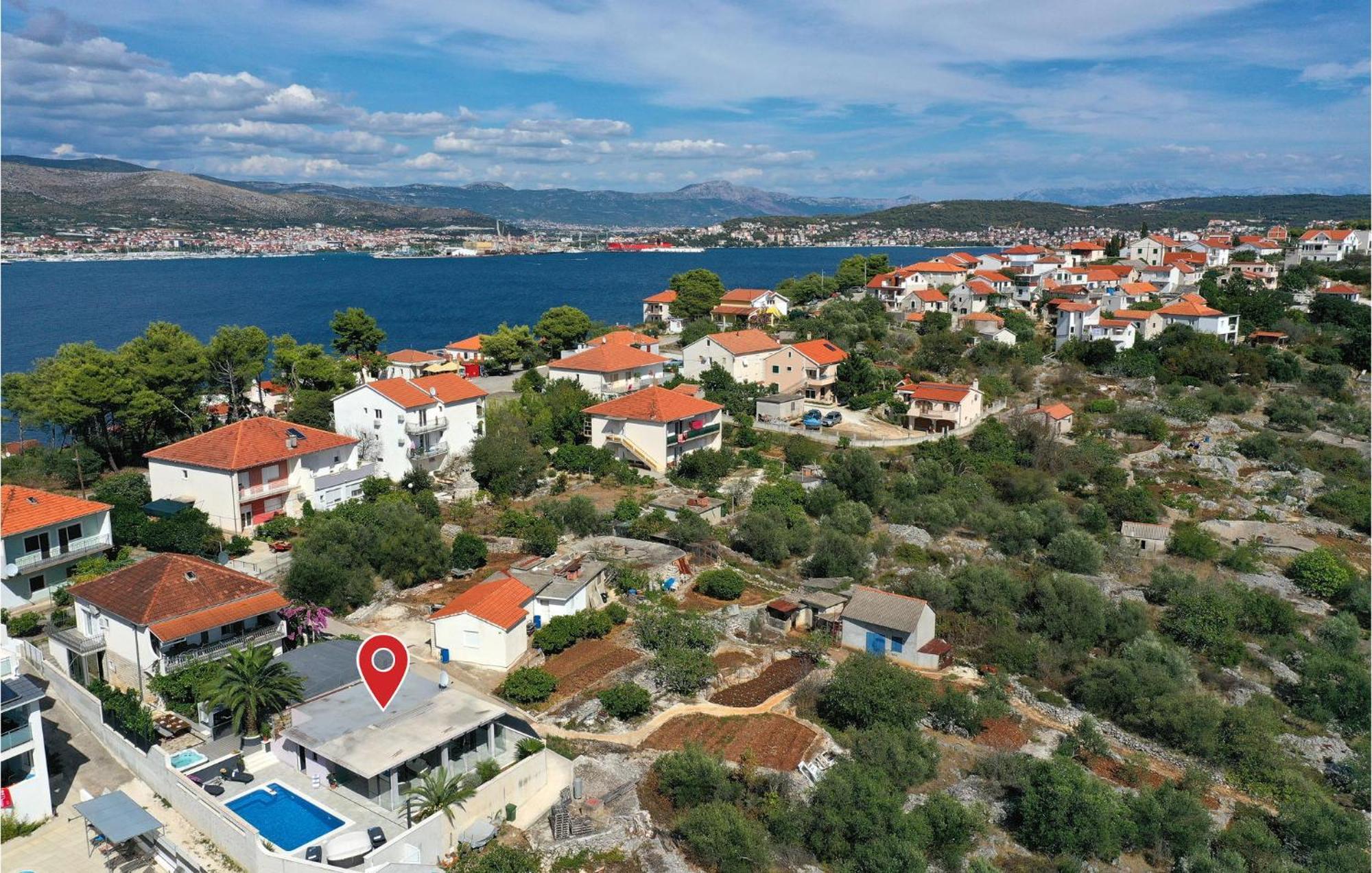 5 Bedroom Cozy Home In Okrug Donji Donji Okrug  Kültér fotó